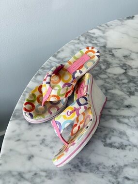 COACH Delores  Pink Multicolor Signature Wedge Flip Flop Sandal- Vintage/Y2K